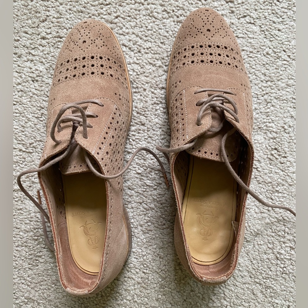 The Office of Angela Scott Mr. Arthur Oxford - size 37.5